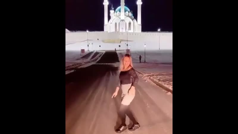 Шайтанка станцевала харамный танец на фоне главной мечети православных мусульман кул шариф