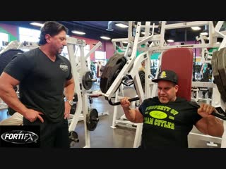 Jay cutler trains chest & triceps