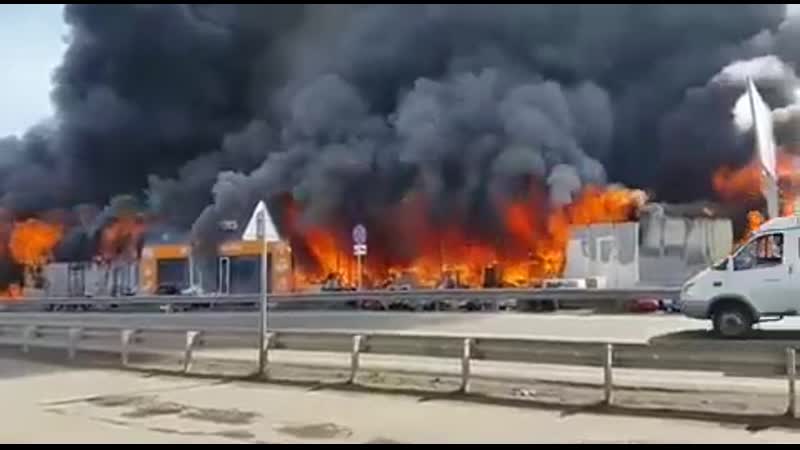 В пятигорске загорелся рынок на площади 2,4 тысячи квадратов