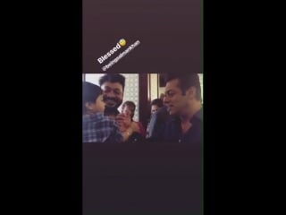 Awwdorable salmankhan with photographer ajay’s porn aarav at poonam nayak and abhishek rao’s wedding april 8th 2018!! welove