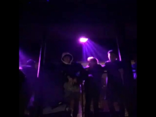 Hanbin x jinhwan greeting fans @ club gabbia ✌❤