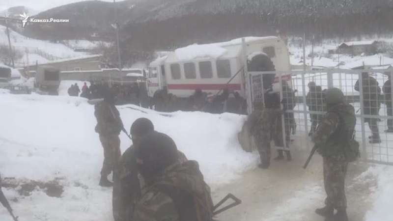 Силовики оцепили мечеть в кисловодске