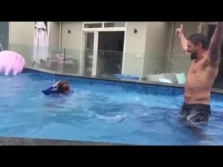 Manu bennett with daughter huia