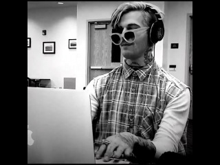 "les beats de la dj swiss", starring @olddirtytshirt @thenbhd #thenbhd #theneighbourhood