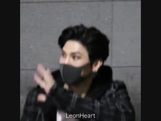[fancam] 181223 vixx leo on the way to musical 'elisabeth'