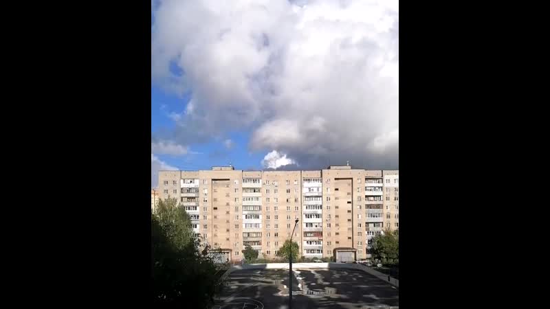 Плывут по небу солнечные