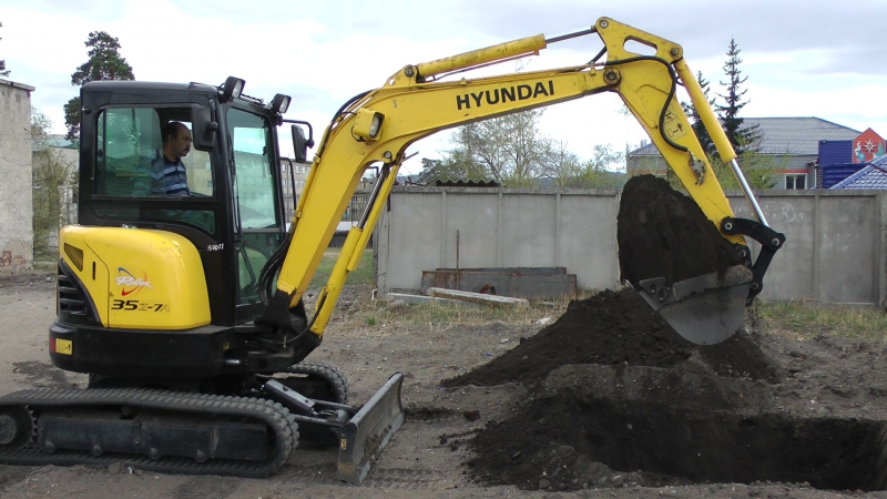 Работа на мини экскаваторе