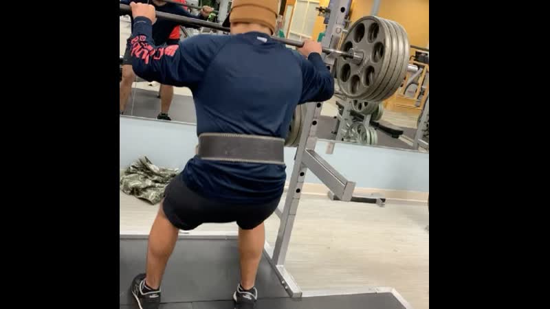 Порвались шорты на приседе