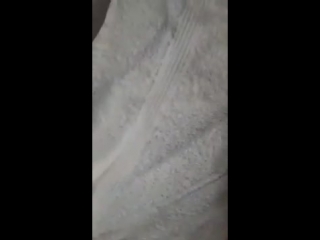 Показывает жопу в трансе