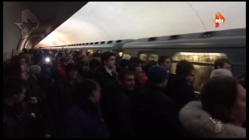Транспортный коллапс произошел на станции метро "таганская"