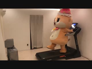 Gahyeon and treadmill