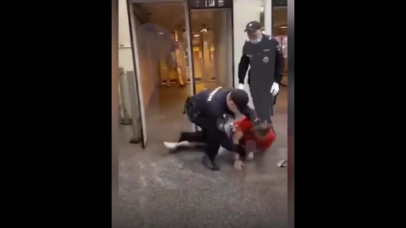 Девушка отказалась надеть маску и оказала сопротивление