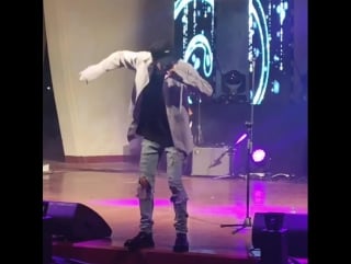[fancam] 160518 | zion t playing around with the audience @ dong eui university festival