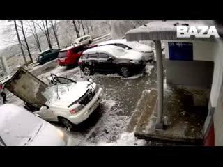 На дальнем востоке плиты падают с крыши