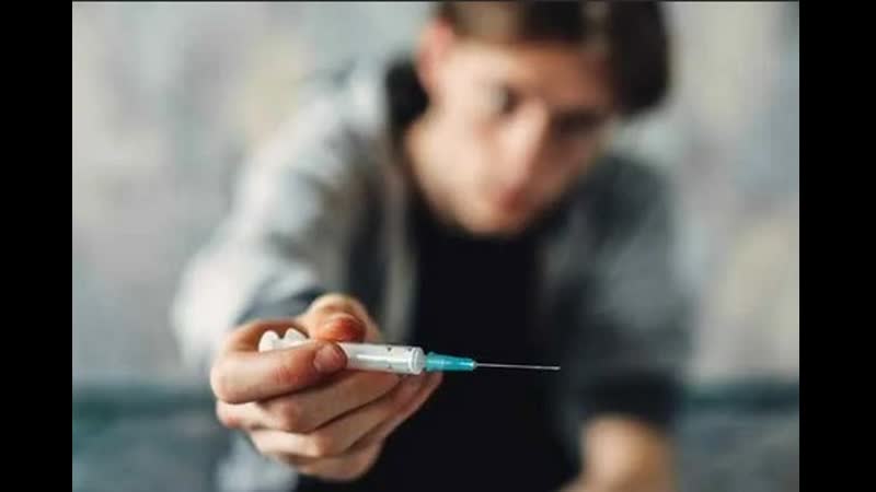 Столичный школьник воткнул однокласснице в спину инфицированный шприц