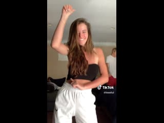 I triiiied oof i look like a baby lobster dancing 😂🦞 insta leaelui♥️