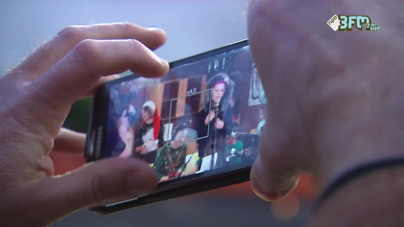 Kovacs doet wolf in cheap clothes live in het glazen huis