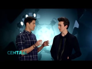 Have you seen isaac hempstead wright hosting before?