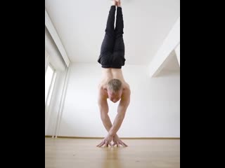 Стойка на пальцах