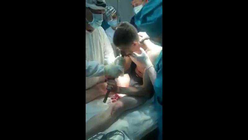 Парню вытаскивают арматуру изо рта в шахтинске