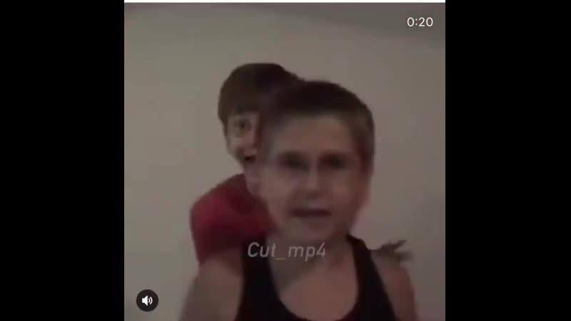 Два пиздюка нихуева зафлексили