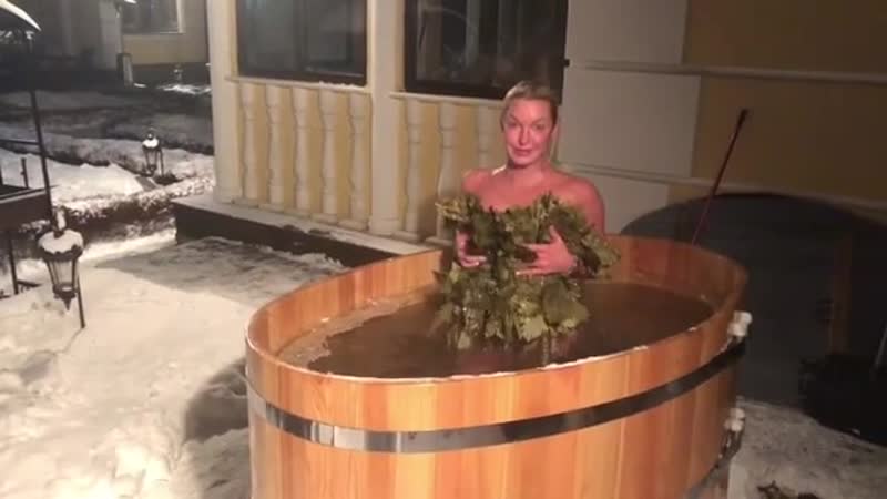 Голая волочкова в купели