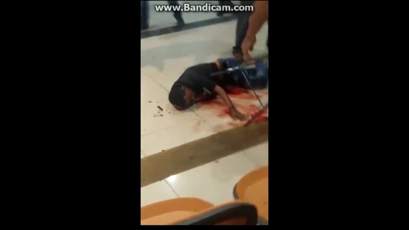 ✔ особое мнение (18+) израильтяне линчевали африканца (18 10 2015)