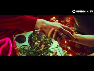 Hard rock sofa angelina lavo crazy things