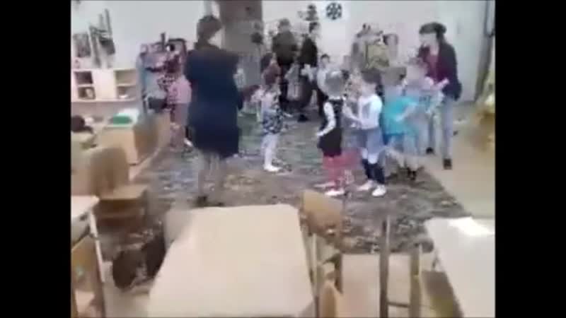 Воспитательница молодые сада в татарстане жестко толкнула ребенка во время репетиции новогоднего представления