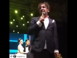 (огого видео) григорий лепс психанул на свадьбе и швырнул микрофон на пол