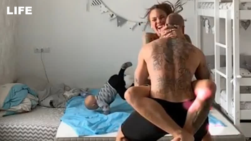 Блогеры ответили хейтерам про прыжок малыша с кровати