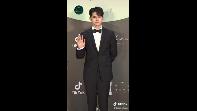 200605 • ong seongwu • baeksang arts awords red carpet tiktok k ent update