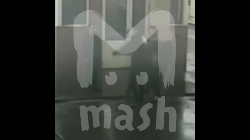 Парень молодыеодним ударом мойщика машин за его отказ мыть bmw