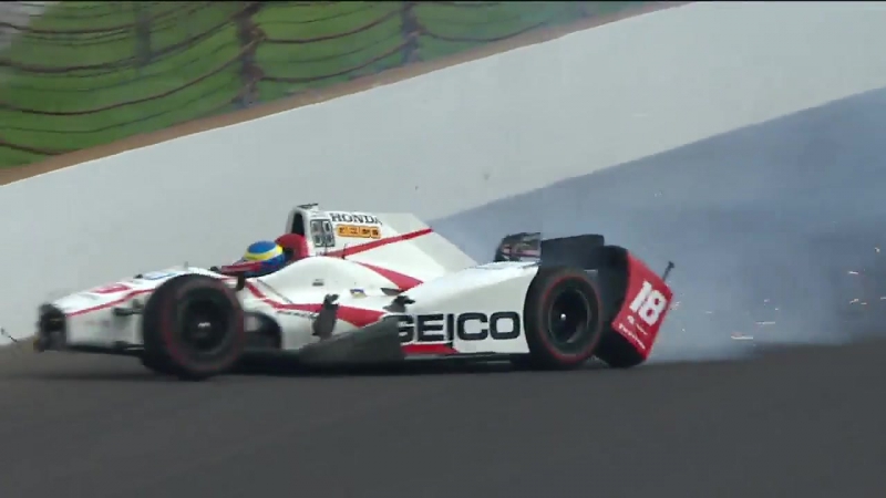 Автоспорт indy 500 гонщик себастьен бурдэ выжил после аварии на скорости около 370 км/ч