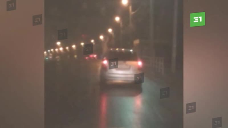 Сидела прямо на окне голая девушка проехалась по ночному челябинску