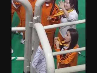 190107 izone in isac 2019 hyewon and fans