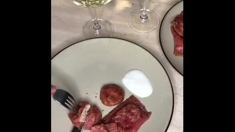 Оригинальные равиоли (вареники) с сыром; куриным фаршем