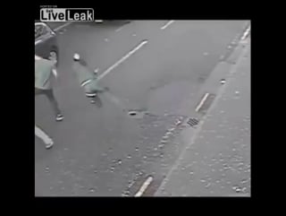 Хотел сильно ударить и облажался