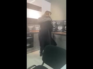 Нассала в магазине (360p) mp4