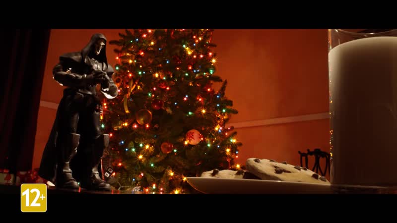 Трейсер и жнец сражаются за печеньки для санты в ролике overwatch cookiewatch
