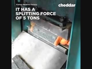 A hydraulic stone splitter can cut up to five tons 😮