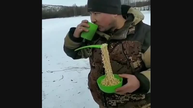Поел называется ))