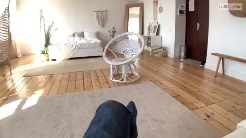 Wikarnaja uchilka otsasyvaet i raz dvigaet nozhki spaces im mp4