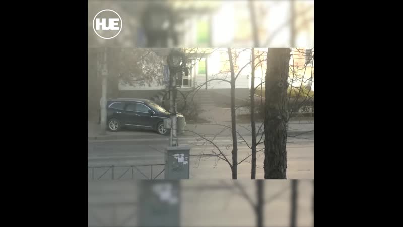 Священник в рязани припарковал свой джип прямо на тротуаре