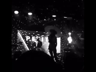 Petite meller (live @ heaven)