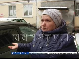 Нижегородцы заклеили разваливающийся сарай плакатами победы