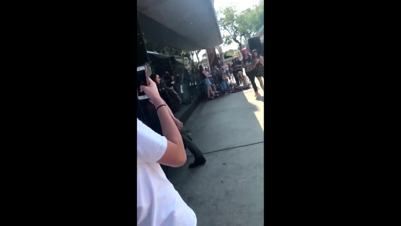 Кортни и росс прибывают в концертный зал «the glass house concert hall» (16/07/17)