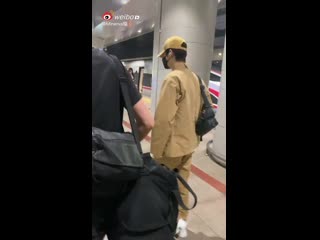 [fancam] 200507 luhan @ beijing west railway station