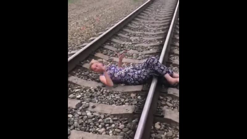 Пьяная женщина легла под поезд в ставропольском крае