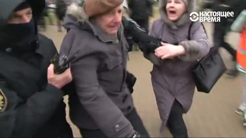 Затрыманні старэйшых і жанчын у менску жорстка разагналі мірную акцыя пратэсту ў дзень волі